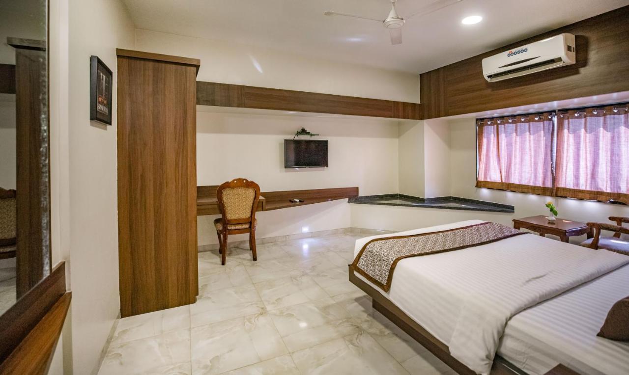 Hotel 24 Seven Nashik Εξωτερικό φωτογραφία