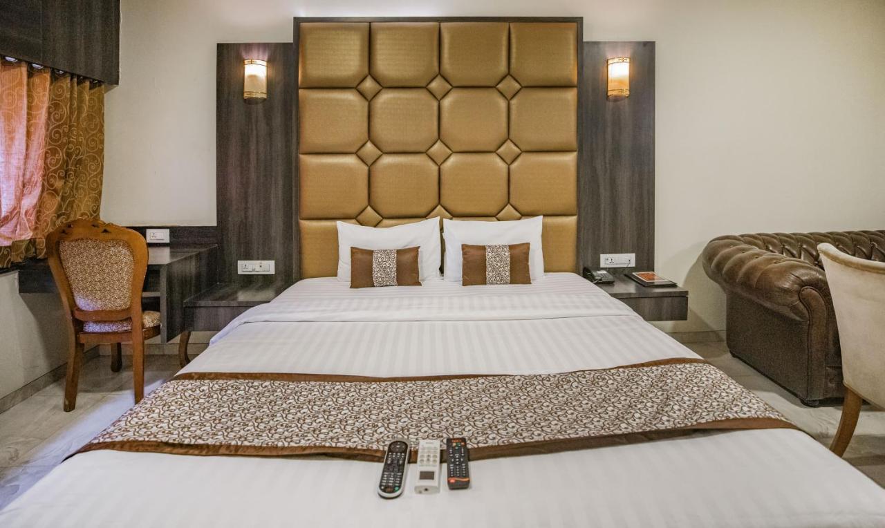 Hotel 24 Seven Nashik Εξωτερικό φωτογραφία