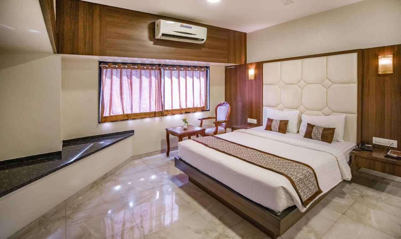 Hotel 24 Seven Nashik Εξωτερικό φωτογραφία