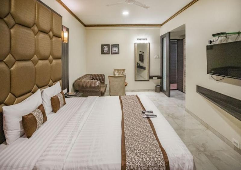 Hotel 24 Seven Nashik Εξωτερικό φωτογραφία
