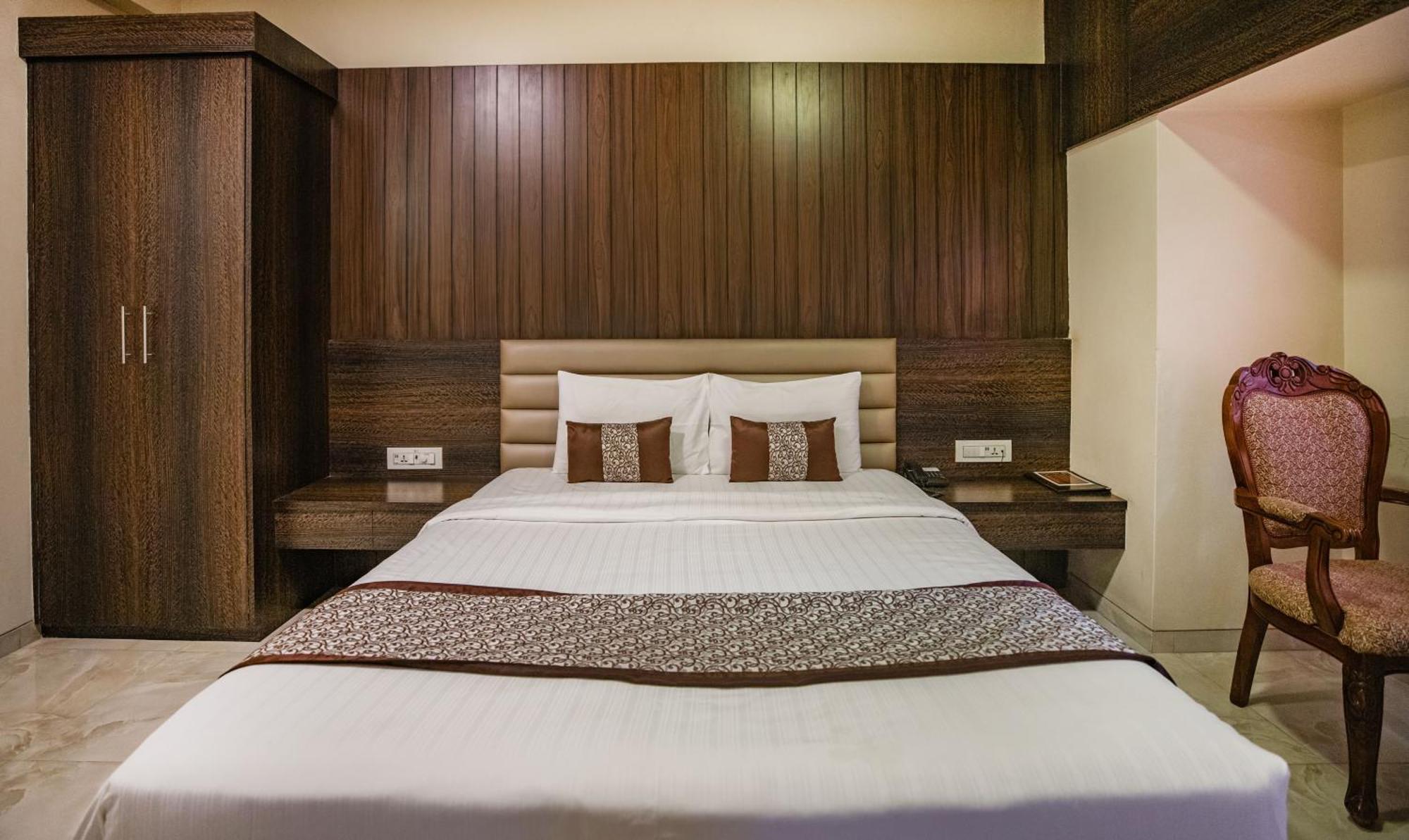 Hotel 24 Seven Nashik Εξωτερικό φωτογραφία