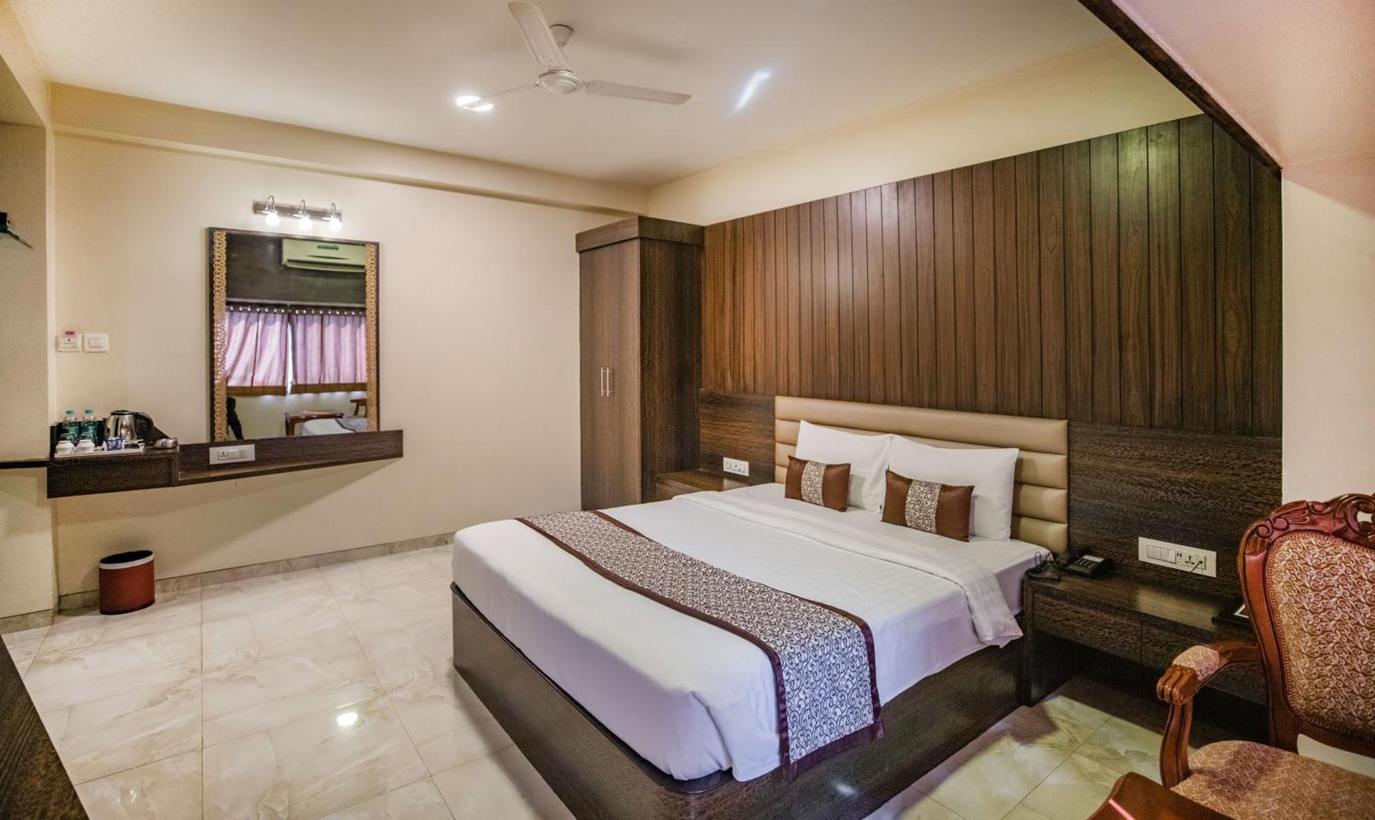 Hotel 24 Seven Nashik Εξωτερικό φωτογραφία