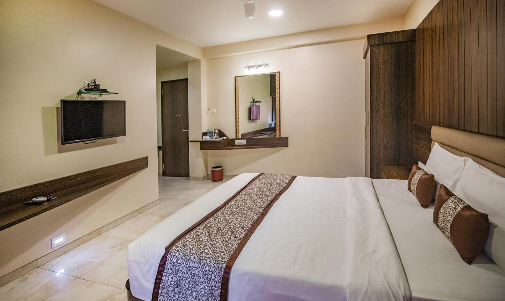 Hotel 24 Seven Nashik Εξωτερικό φωτογραφία