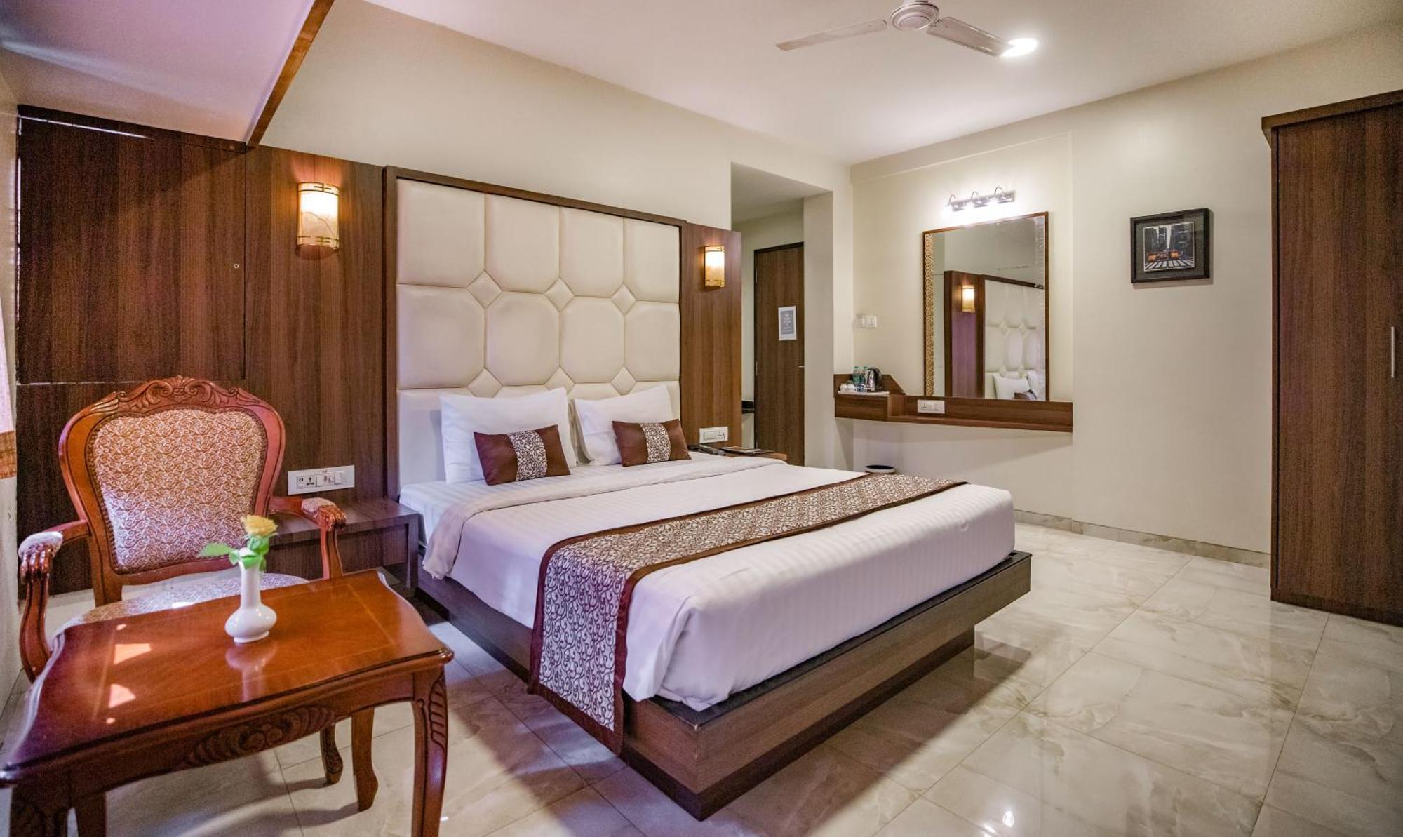 Hotel 24 Seven Nashik Εξωτερικό φωτογραφία