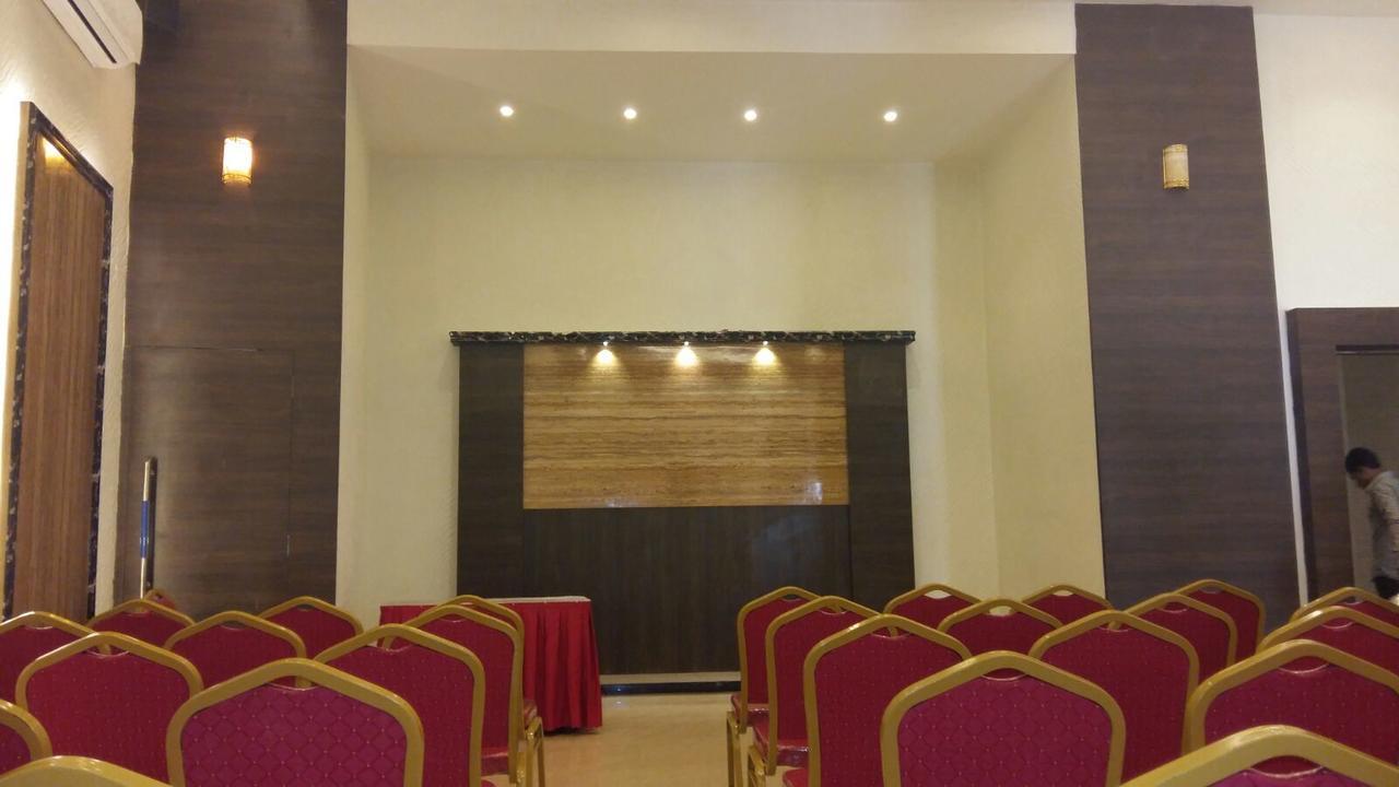 Hotel 24 Seven Nashik Εξωτερικό φωτογραφία