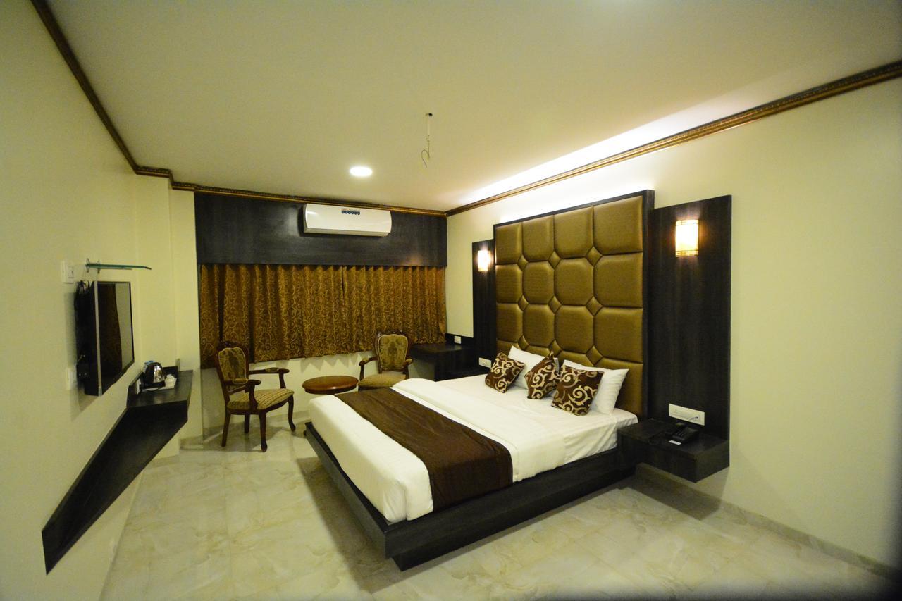 Hotel 24 Seven Nashik Εξωτερικό φωτογραφία