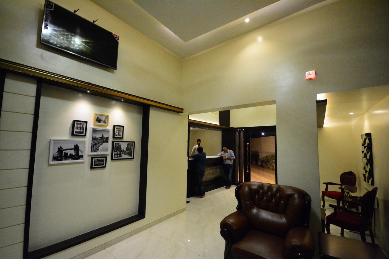 Hotel 24 Seven Nashik Εξωτερικό φωτογραφία