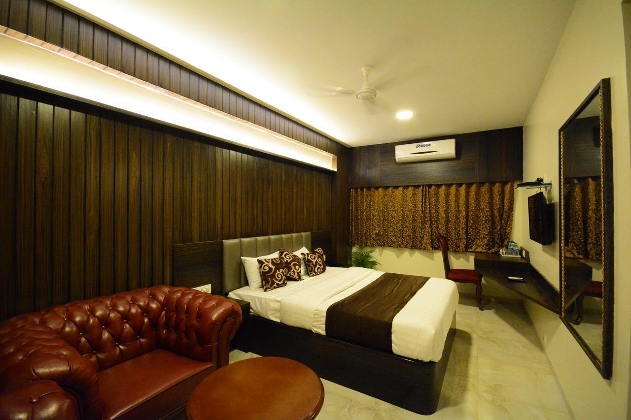 Hotel 24 Seven Nashik Εξωτερικό φωτογραφία