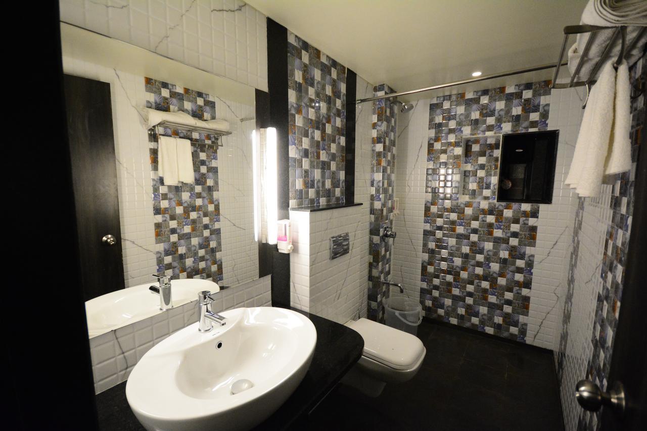 Hotel 24 Seven Nashik Εξωτερικό φωτογραφία
