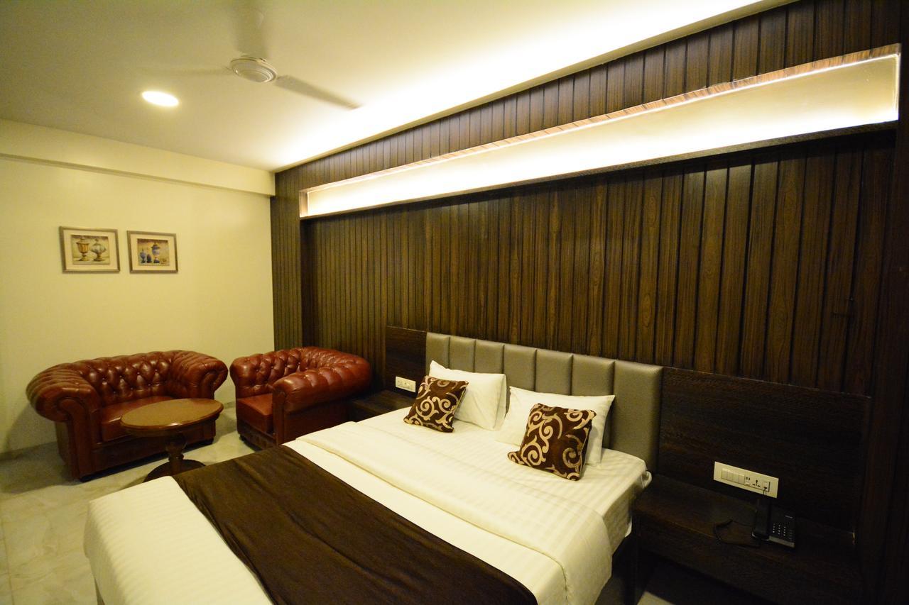 Hotel 24 Seven Nashik Εξωτερικό φωτογραφία